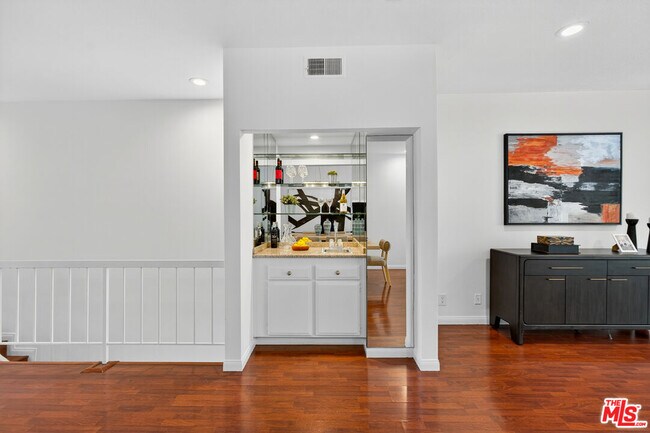 Building Photo - 1920 Pandora Ave