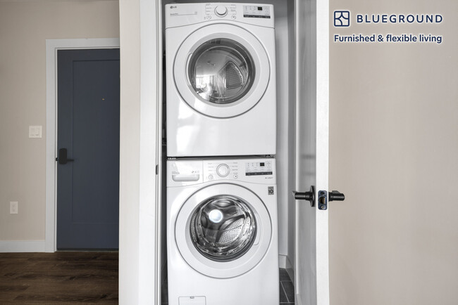 Building Photo - 125 Warren St