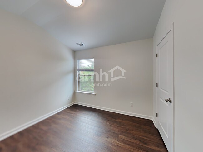 Building Photo - 1490 Aster Ives Dr