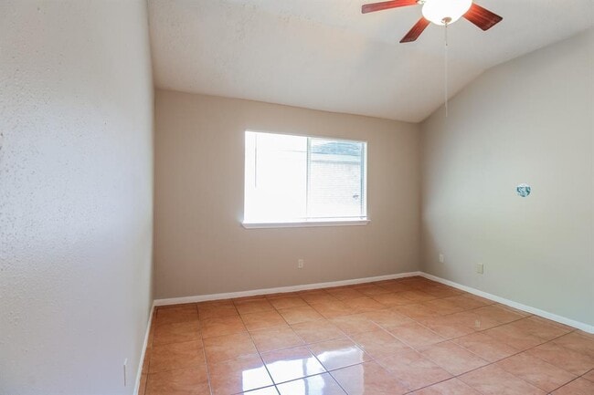 Building Photo - 15230 Loma Paseo Dr