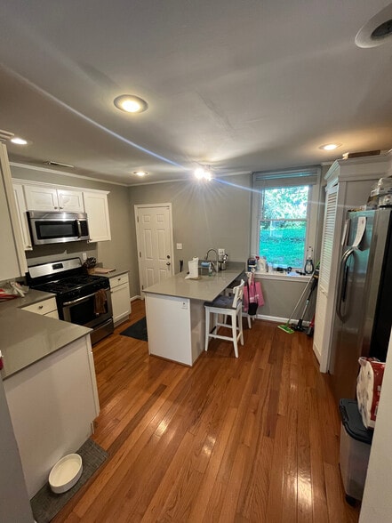 Building Photo - 112 Seville St