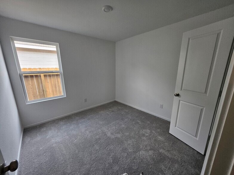 Building Photo - 14881 N Ascot Bnd Cir