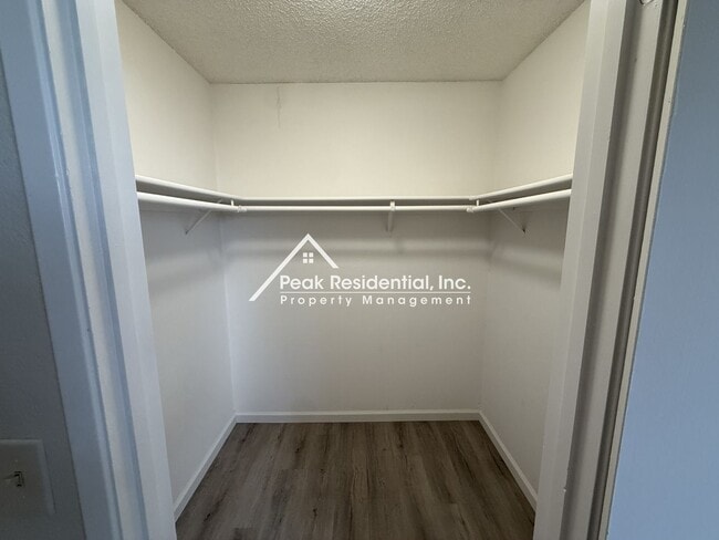 Building Photo - Wonderful 2bd/2ba Fair Oaks Duplex with Garage