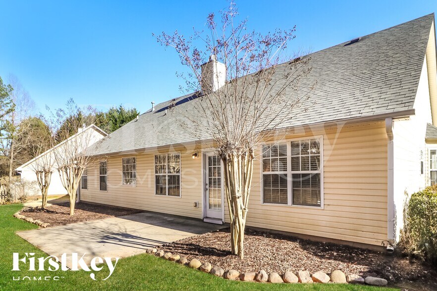 Building Photo - 1099 Harbins Pass Dr