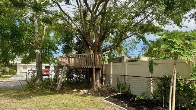 Building Photo - 716 50th St Ct W