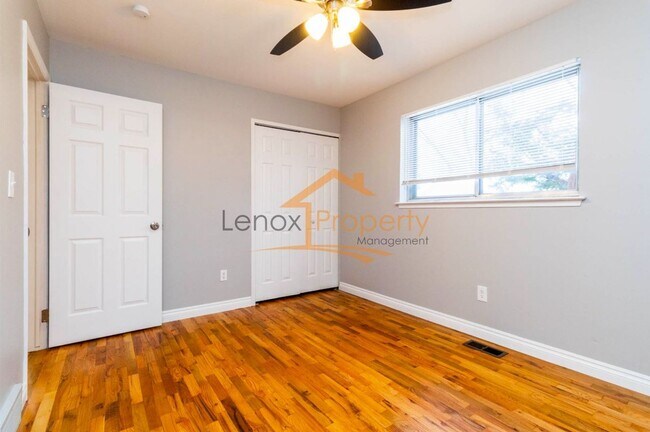 Building Photo - Beautiful Ranch In Plymouth 1 MONTH FREE RENT!!