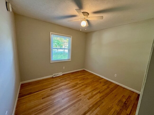 Building Photo - South AVL - 3/2 with Sunroom and Flex Space!