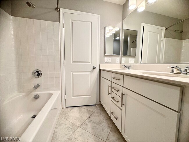 Building Photo - 2848 Alenga St