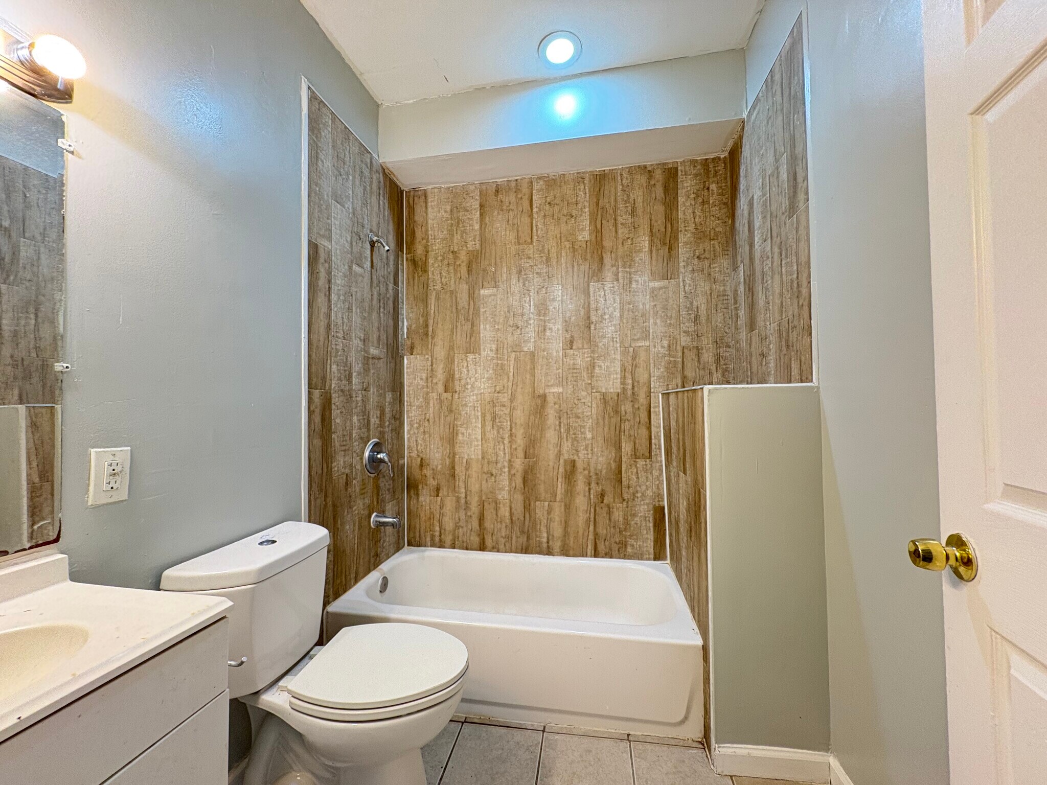 526-528 Central Ave 201 - 522 Central Ave