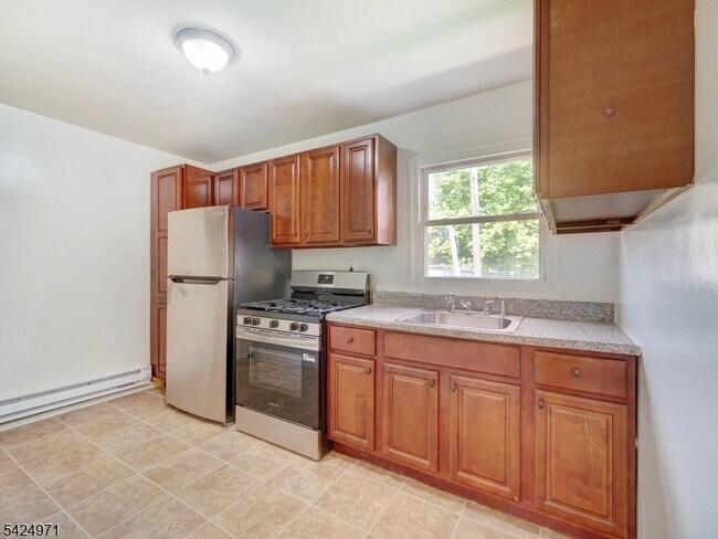 Building Photo - 138 Lincoln St