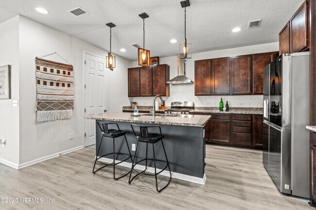 Building Photo - 1861 Amberly Dr