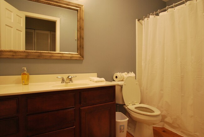 Building Photo - 13 Tanglewood Dr