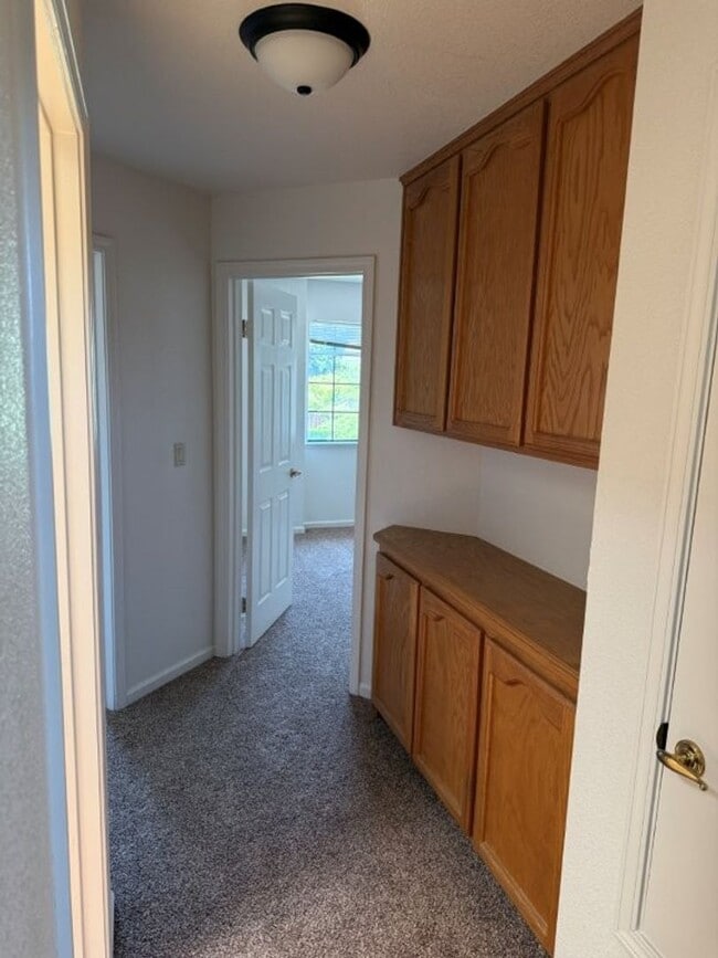 Building Photo - Modern 4 Bedroom 3 Car Garage Dixon *Star ...