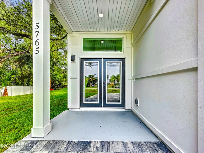 Building Photo - 5395 Heckscher Dr