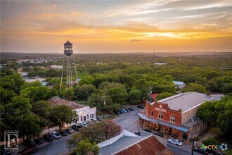 Building Photo - 2052 Gruene Rd