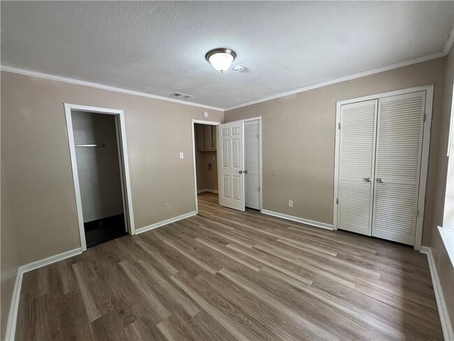 Building Photo - 1005 Navco Rd