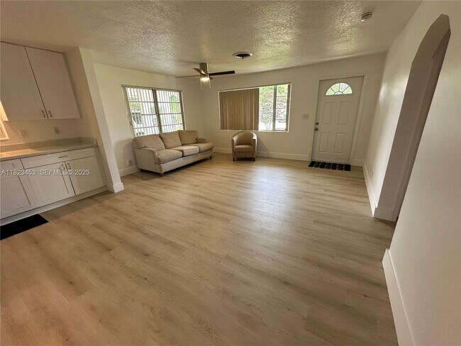 Building Photo - 201 E 28th St