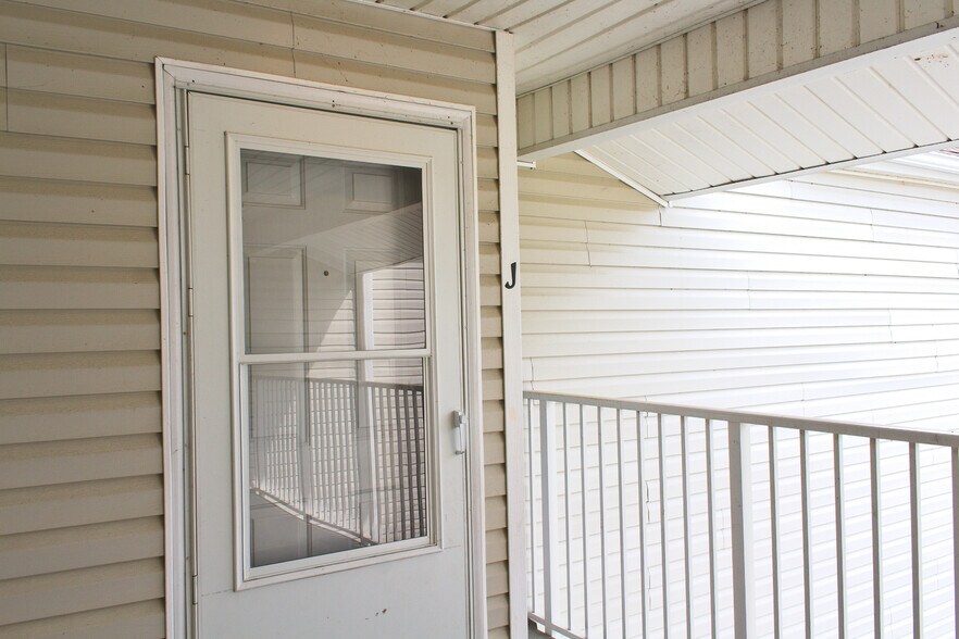 Building Photo - 2269 Essex Dr