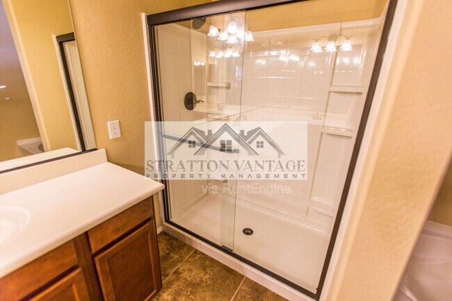 Building Photo - 976 S Adam Way