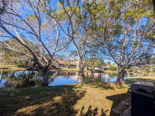 Building Photo - 679 Racquet Club Rd