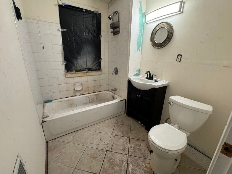 Building Photo - 5236 Lemay St