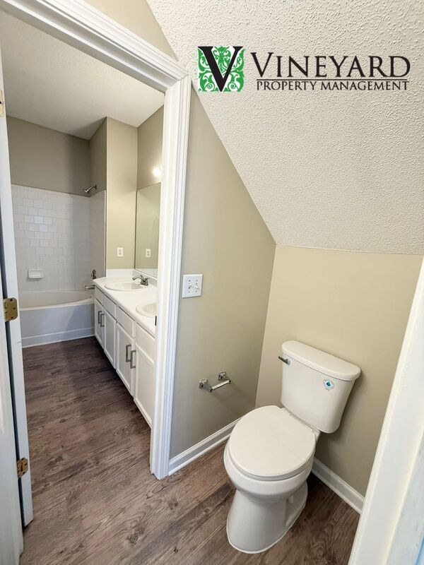 Building Photo - 1609 Heyford Cir NW