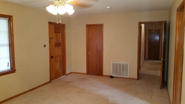 Building Photo - 106 Montgomery Dr