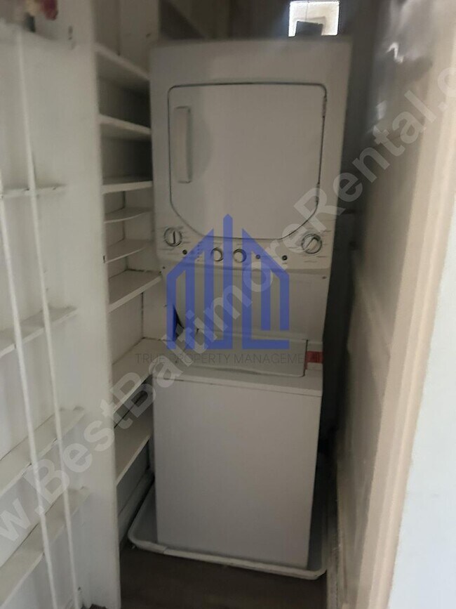 Building Photo - 1913 Walbrook Ave