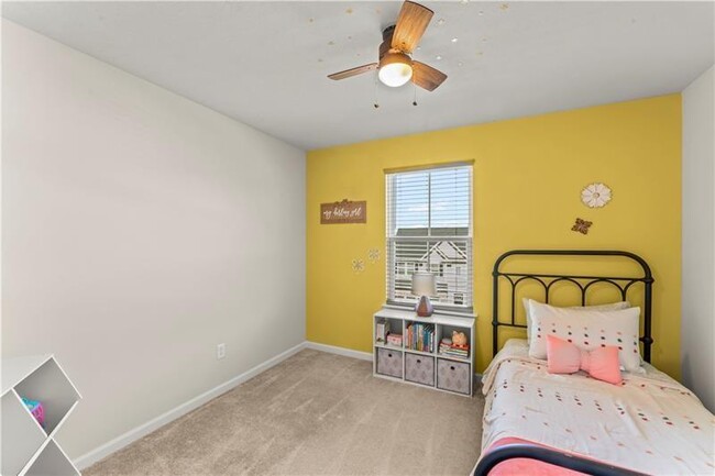 Building Photo - 484 Greenwood Dr
