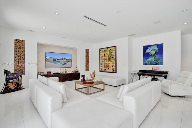 Building Photo - 2600 SW 128th Ct