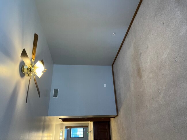 Building Photo - 3499 Willowview Ct