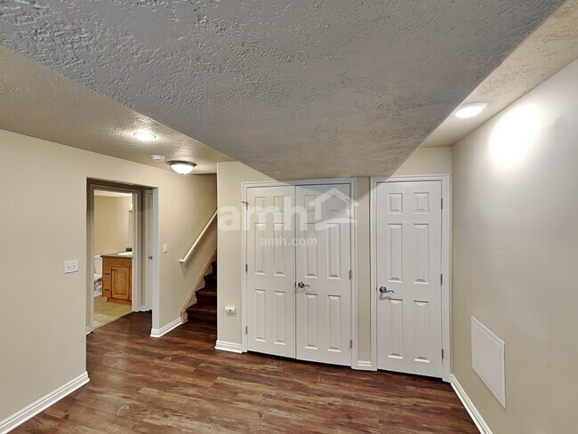 Building Photo - 2049 S Fremont Crest Ave W