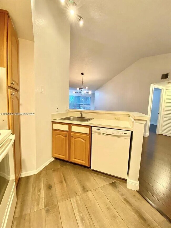 Building Photo - 13090 Vista Isles Dr