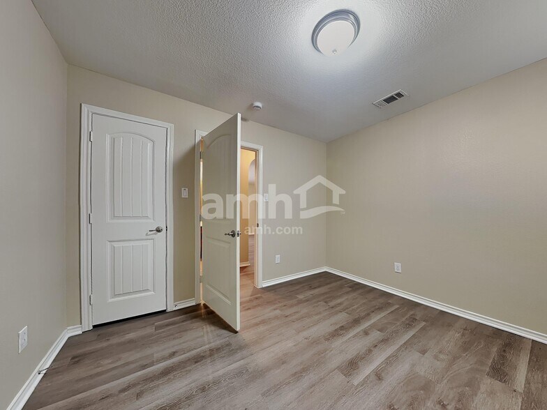 Building Photo - 5040 Britton Ridge Ln