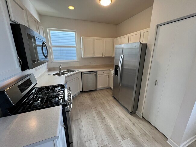 Building Photo - 2158 Middlebury Dr