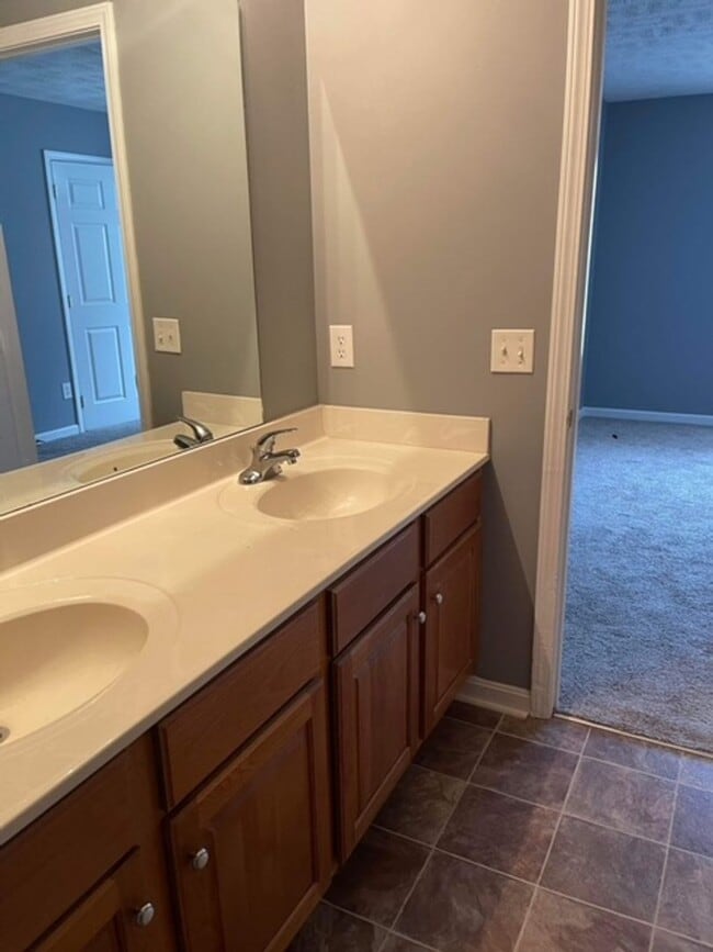 Building Photo - Beautiful 3 Bed, 2 Bath Home, Convenient Location, Close to Fort Knox