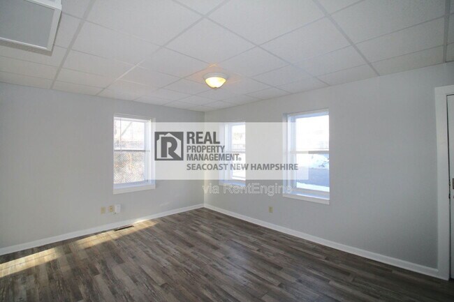 Building Photo - 10 Charles St