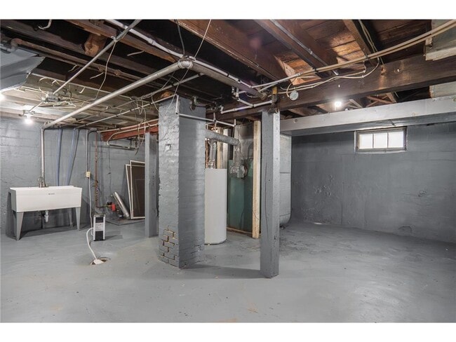 Building Photo - 1317 Reaney Ave E