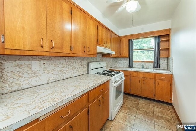 Building Photo - 343 Brinkerhoff Ave