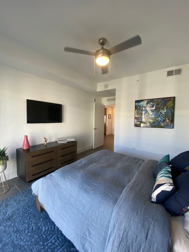 Building Photo - 213 NE 27th St