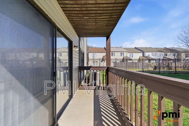 Building Photo - 326 Wells Ct