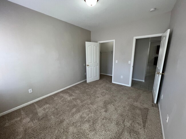 Building Photo - 2 bedroom unit across street from KSU Campus. Available August 1st!