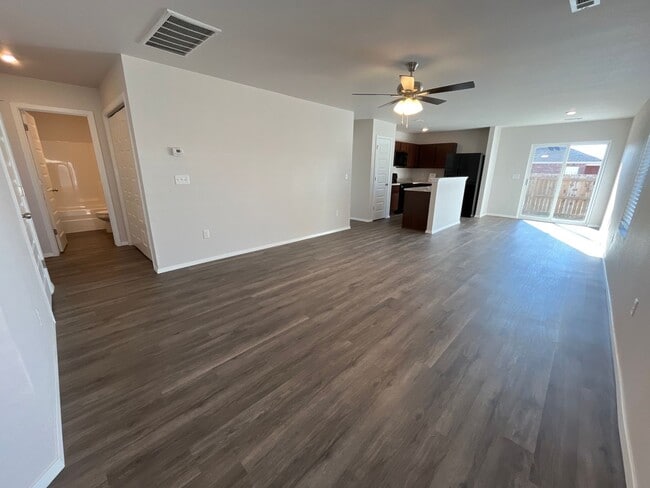 Building Photo - Pre-Leasing Now: Inviting 3-Bed, 2-Bath Home in Barberry Court