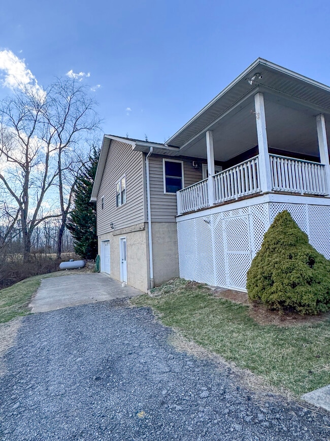 Building Photo - 74 Lockes Way