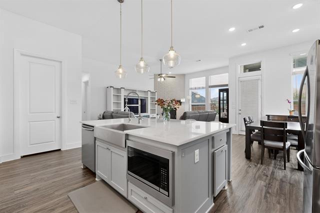 Building Photo - 15049 Chipwood Dr