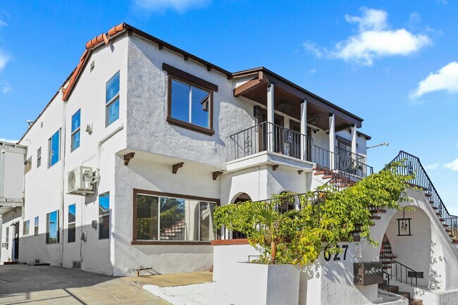 Building Photo - 627 Brittania St