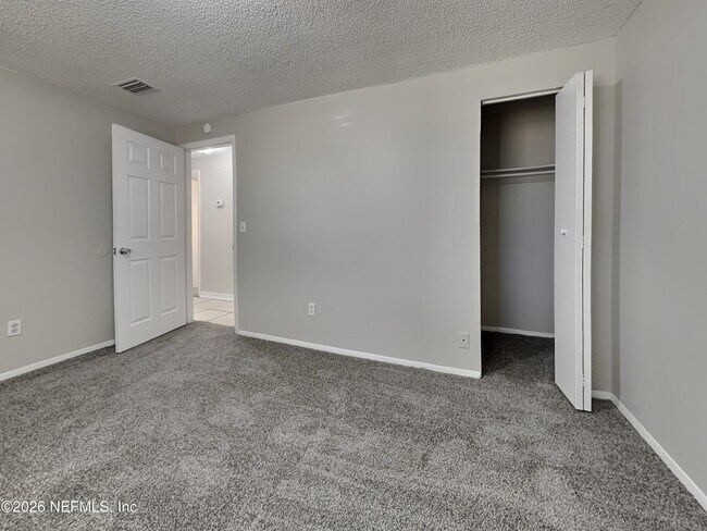 Building Photo - 11749 Kingfisher Ln E