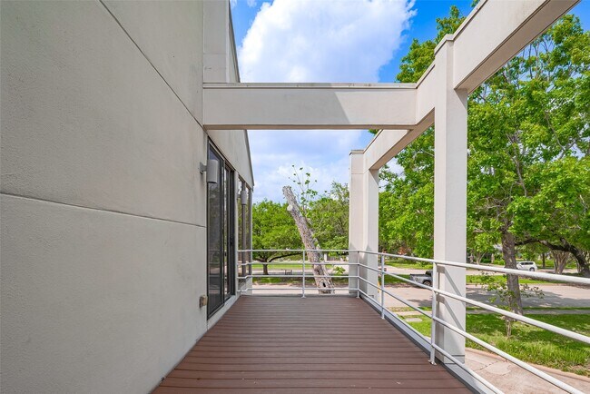 Building Photo - 15 Boulevard Green