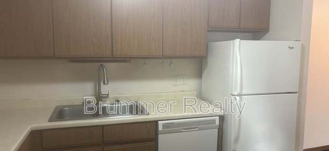 Building Photo - 305 Waters Edge Dr