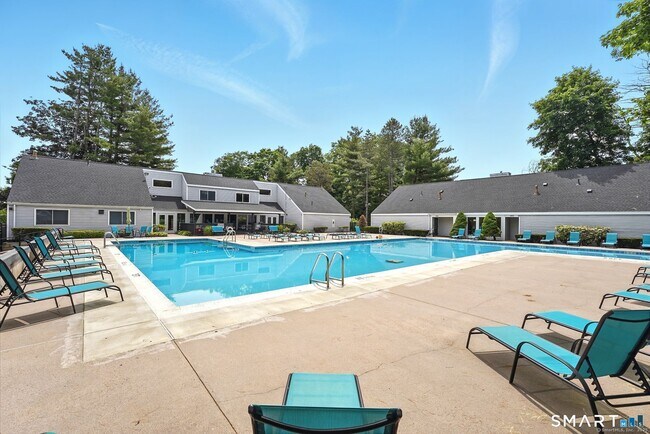 Building Photo - 10 Glenview Dr